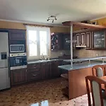 V Nalzovicich فيلة
